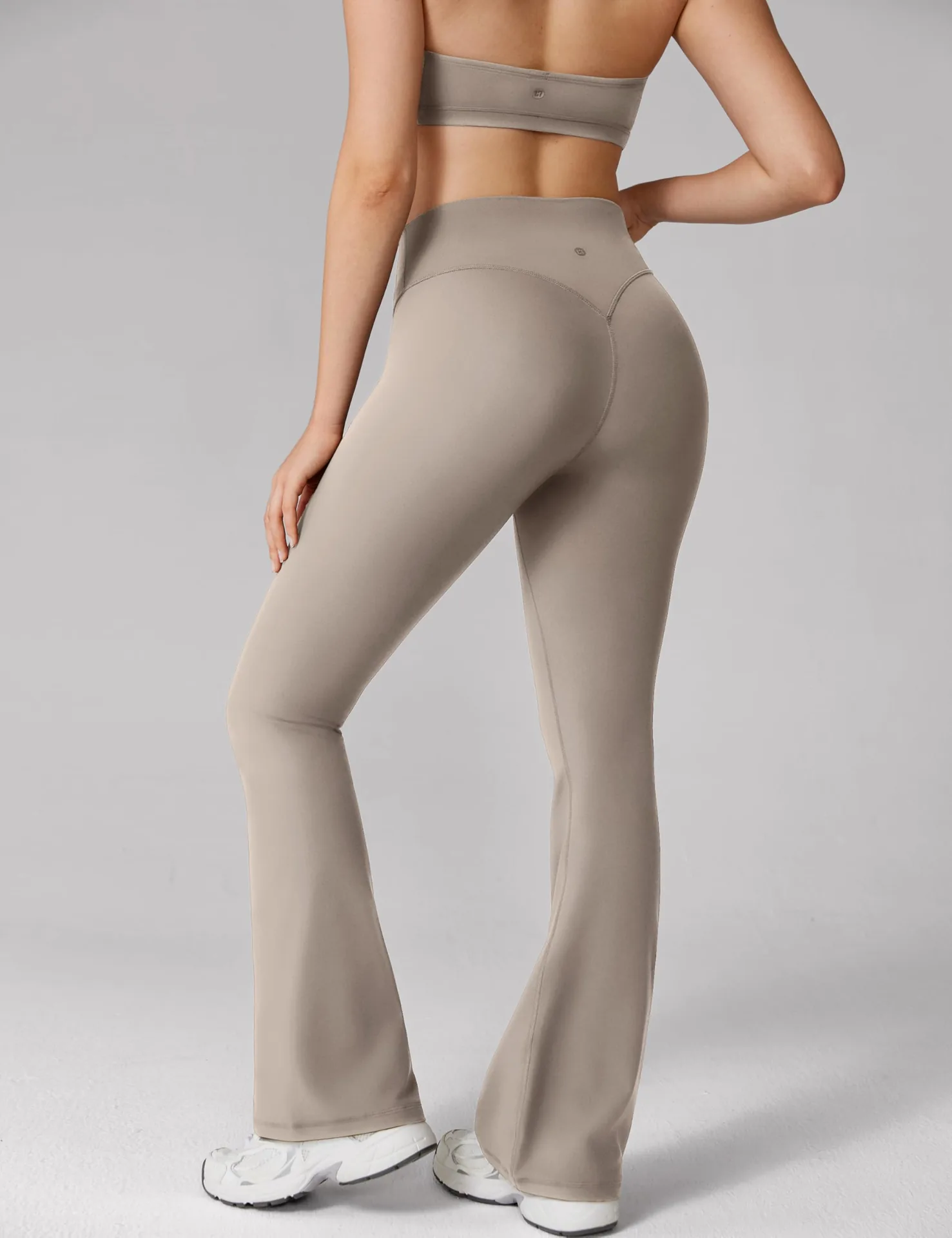 Beige UNISSU flare leggings seen from behind